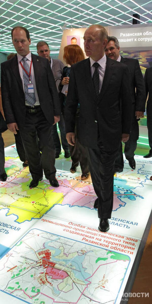 Vladímir Putin conoce proyectos regionales en el Foro de Inversiones de Sochi - Sputnik Mundo