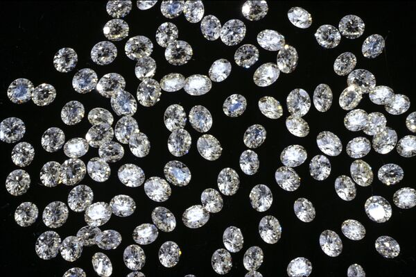 Rusia funda expresa conjunta para buscar nuevos yacimientos de diamantes en Angola - Sputnik Mundo