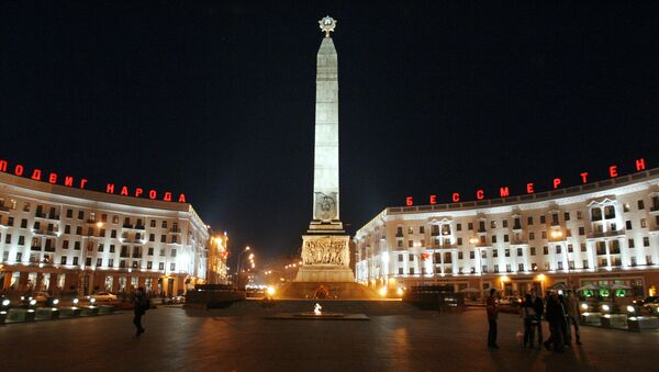 Minsk's Victory Square at night - Sputnik Mundo