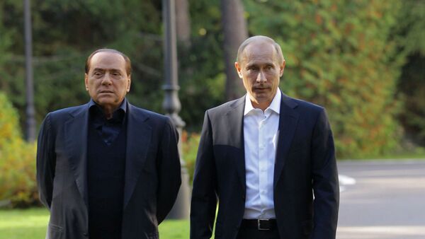 El primer ministro italiano Silvio Berlusconi y su homólogo ruso Vladímir Putin - Sputnik Mundo
