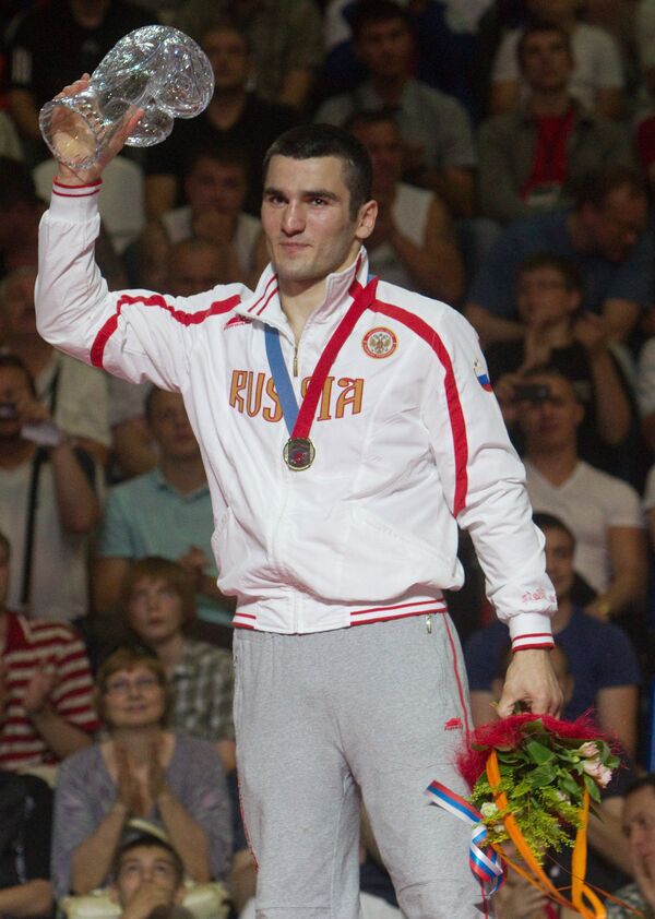 El ruso Artur Beterbíev proclamado mejor boxeador de 2010 - Sputnik Mundo
