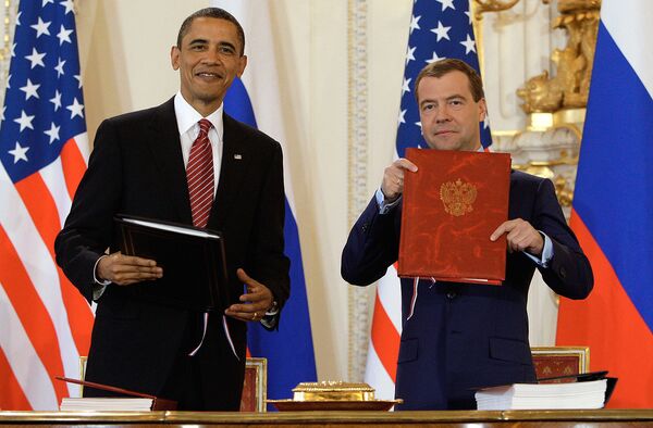 Rusia y EEUU firmaron el nuevo tratado de reducción de armas ofensivas estratégicas (START)... - Sputnik Mundo