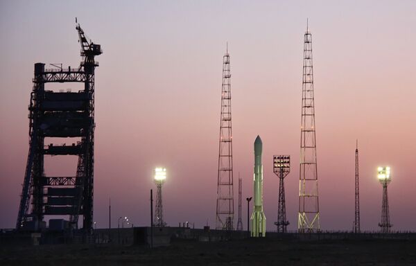 El lanzamiento del cohete-portador Proton-M con el satélite Glonass-M - Sputnik Mundo
