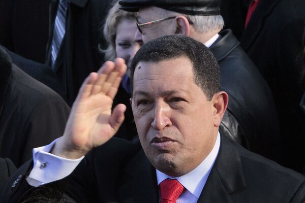 Hugo Chávez encabeza una ceremonia de apertura solemne de la primera piedra del monumento a Simón Bolívar - Sputnik Mundo