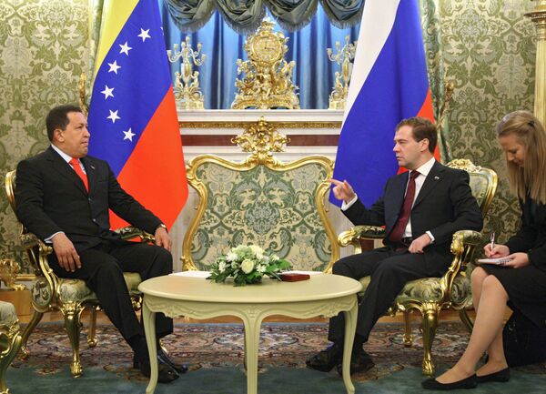 El presidente ruso Dmitri Medvédev y su homólogo venezolano Hugo Chávez  - Sputnik Mundo