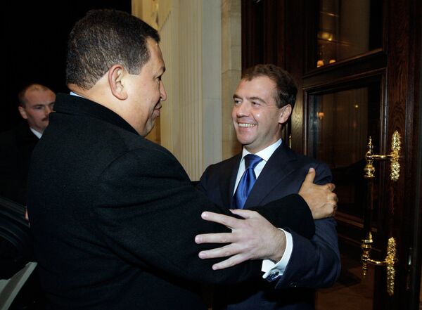 El presidente ruso Dmitri Medvédev y su homólogo venezolano Hugo Chávez  - Sputnik Mundo