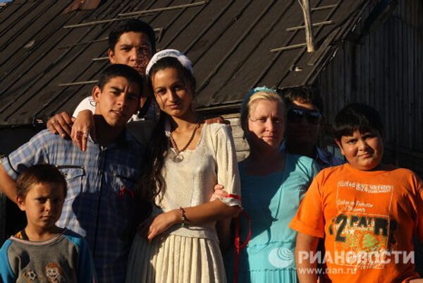 Un día en la vida de un campamento de gitanos en Rusia - Sputnik Mundo