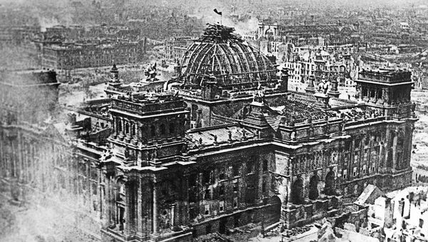 El edificio del Reichstag. Berlin, 1 de mayo de 1945 - Sputnik Mundo