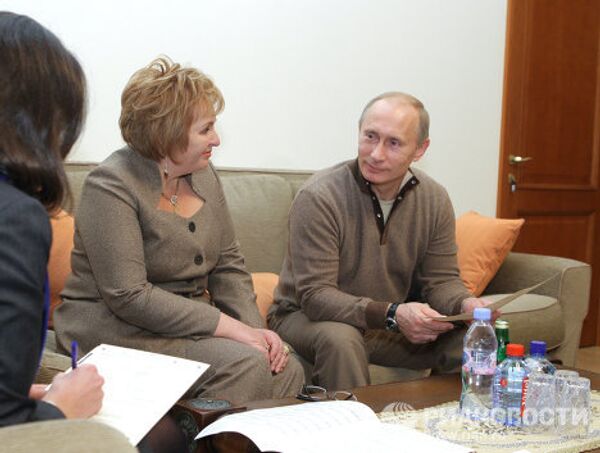 Medvédev y Putin se sinceran al tomar parte en censo de población de Rusia - Sputnik Mundo