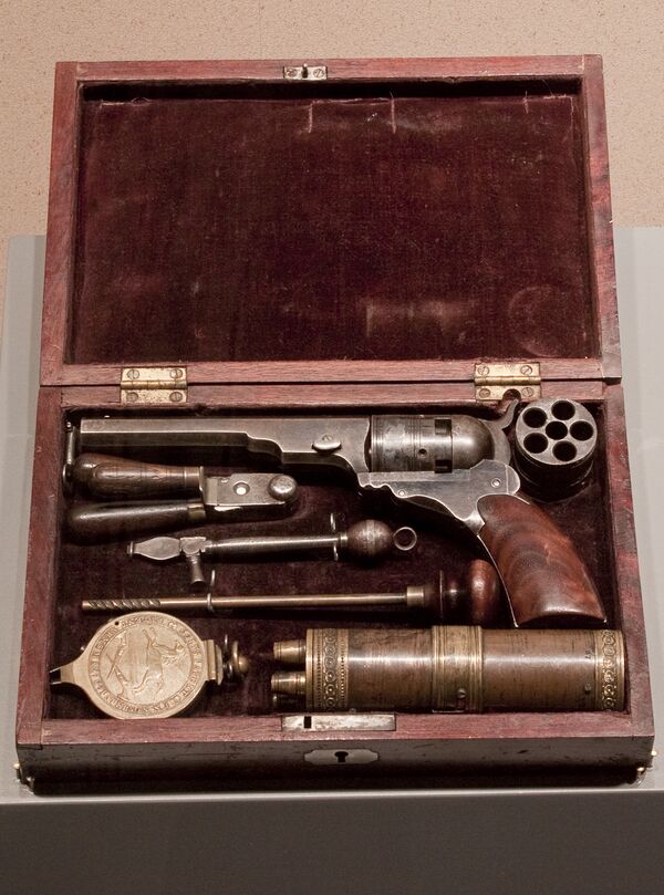 Revólver Colt. Archivo - Sputnik Mundo
