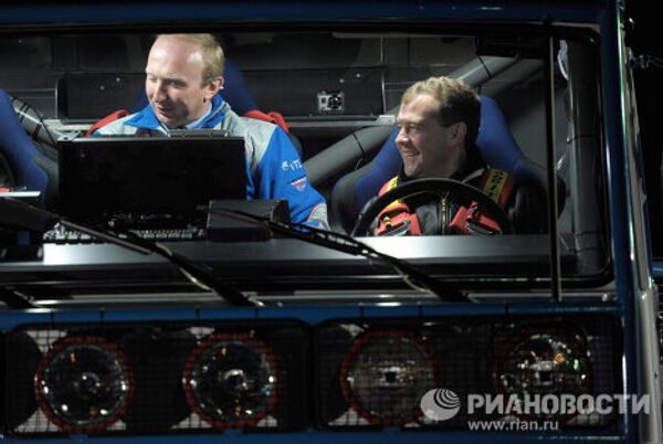 Dmitri Medvédev al volante de un Kamaz de carreras - Sputnik Mundo
