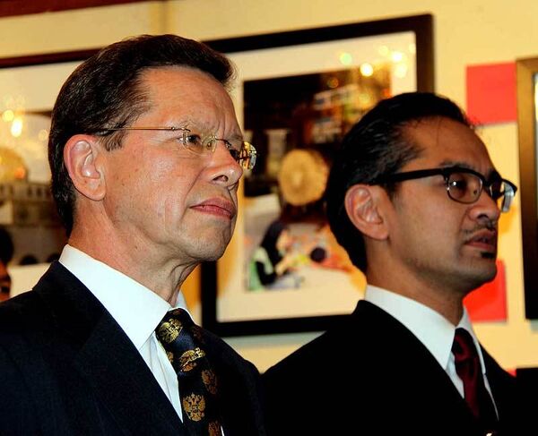 el embajador ruso ante la ASEAN Alexander Ivanov y  el ministro de asuntos exteriores de Indonesia Marti Natalegava. Archivo - Sputnik Mundo