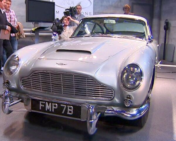 El Aston Martin de James Bond fue rematado por 4 millones de dólares - Sputnik Mundo