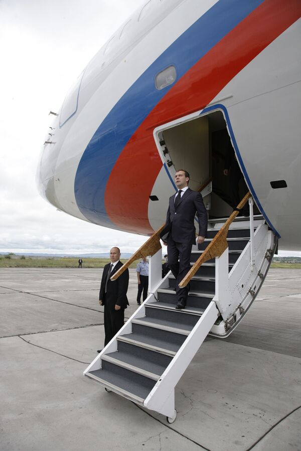 El presidente de Rusia, Dmitri Medvédev arribó hoy a la isla de Kunashir. - Sputnik Mundo