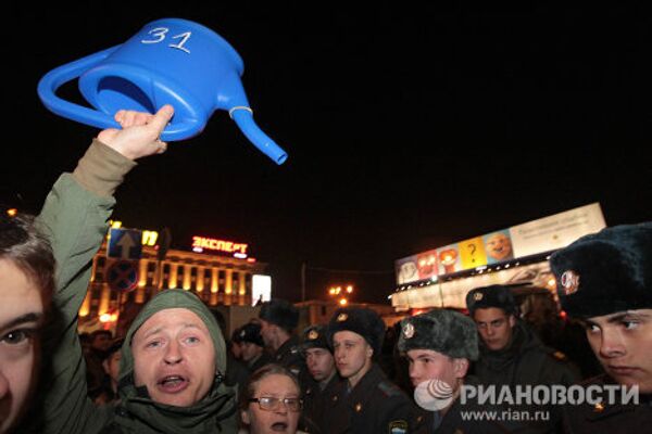 Nuevas acciones de protesta de la oposición en el centro de Moscú  - Sputnik Mundo