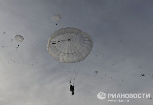 Militares de la OTSC concluyen maniobras conjuntas  - Sputnik Mundo