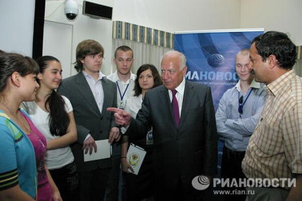 Víctor Chernomirdin, único ex primer ministro de Rusia que controló “botón nuclear” - Sputnik Mundo