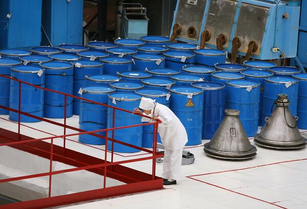 Rusia realiza en un 90% el suministro de uranio poco enriquecido a EEUU - Sputnik Mundo