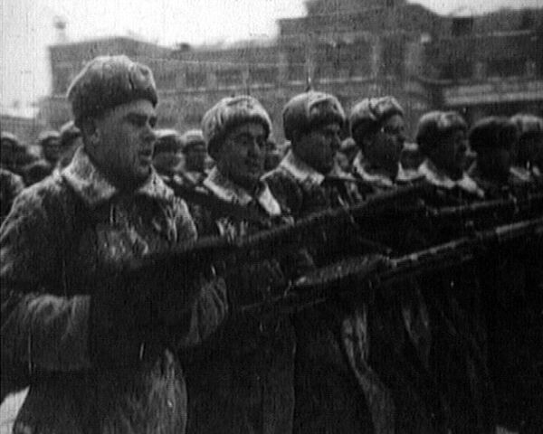 Desfile militar de tropas soviéticas el 7 de noviembre de 1941 - Sputnik Mundo