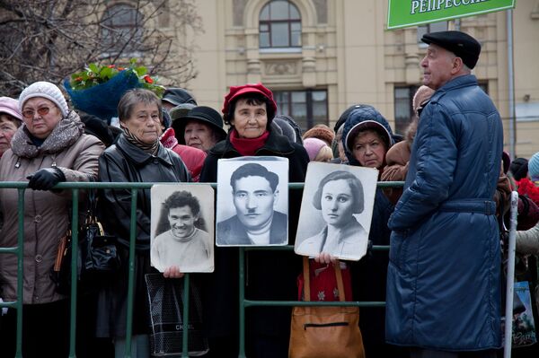 Cada 30 de octubre, Rusia celebra el Día de la Memoria de las víctimas de las represiones políticas - Sputnik Mundo