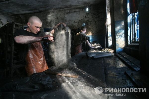Así se fabrica el calzado tradicional ruso válenki - Sputnik Mundo