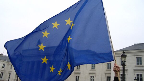La UE pide a los ciudadanos de Albania y Bosnia no abusar de la exención de visados - Sputnik Mundo