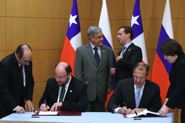 Rusia y Chile firman acuerdo para reforzar relaciones en cumbre de APEC - Sputnik Mundo