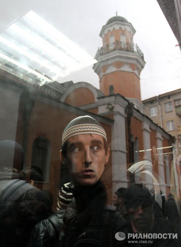 Musulmanes de Moscú celebran la Fiesta del Sacrificio - Sputnik Mundo