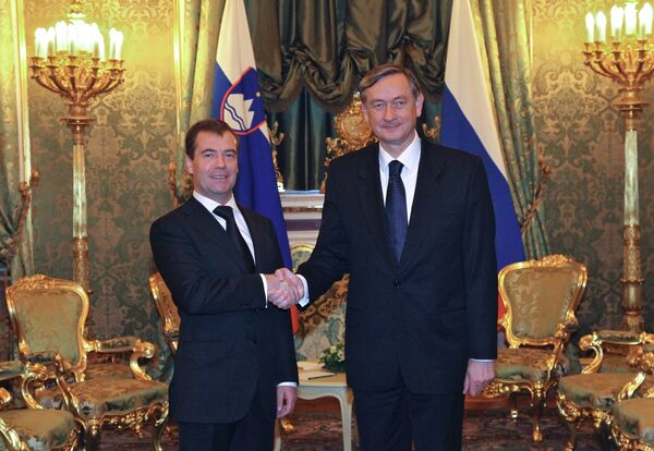 El presidente ruso Dmitri Medvédev  con su homólogo esloveno Danilo Türk - Sputnik Mundo
