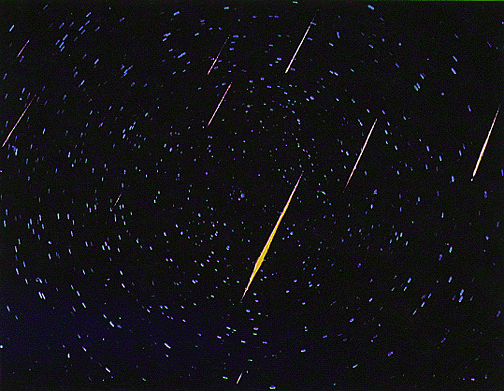 Lluvia de meteoros Leónidas alcanza intensidad máxima - Sputnik Mundo