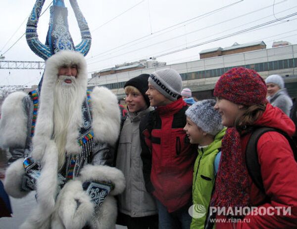 Abuelo Frío, el Papá Noel ruso, y sus “homólogos” - Sputnik Mundo