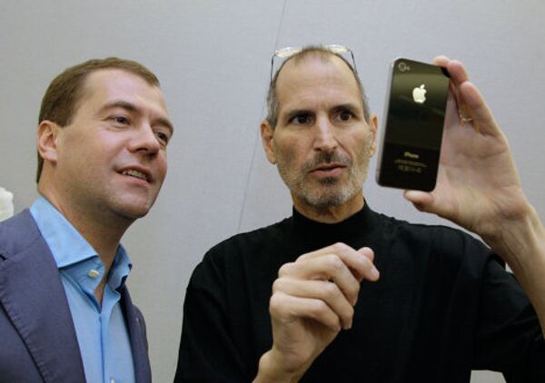 Las tabletas, los móviles y las cámaras del presidente Dmitri Medvédev - Sputnik Mundo