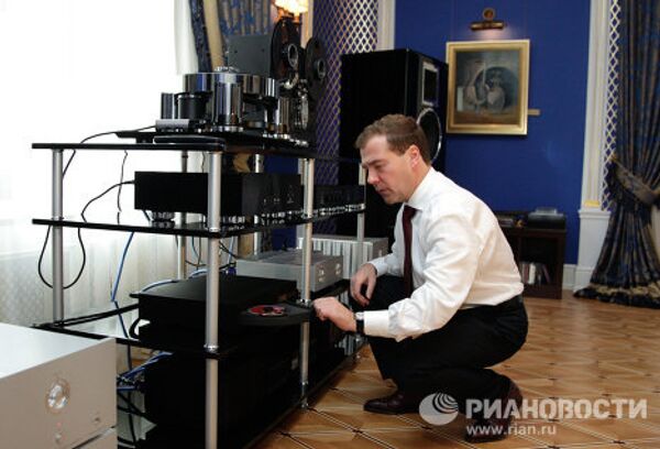 Las tabletas, los móviles y las cámaras del presidente Dmitri Medvédev - Sputnik Mundo