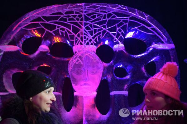 Moscú inaugura el Museo de Esculturas de Hielo más grande de Europa - Sputnik Mundo