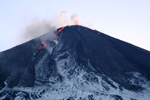 Científico descarta  fin del mundo por erupción simultánea de volcanes en 2012 - Sputnik Mundo