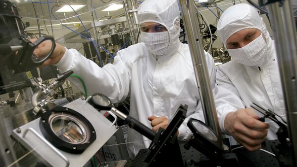 Científicos rusos desarrollan nuevos métodos para crear láseres basados en grafeno - Sputnik Mundo