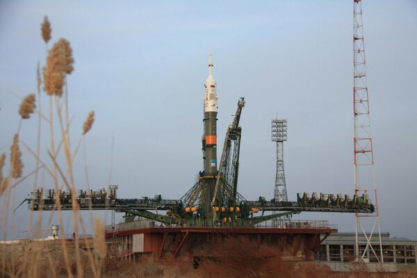 La nave Soyuz despega desde Baikonur con los miembros de la nueva expedición a la ISS - Sputnik Mundo