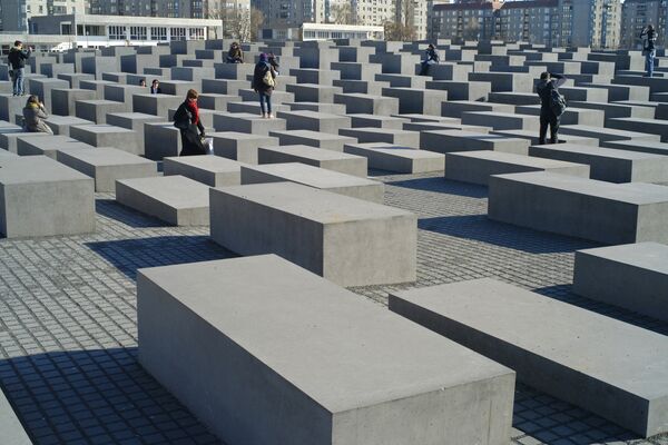 Monumento a los judíos de Europa asesinados en Berlín - Sputnik Mundo