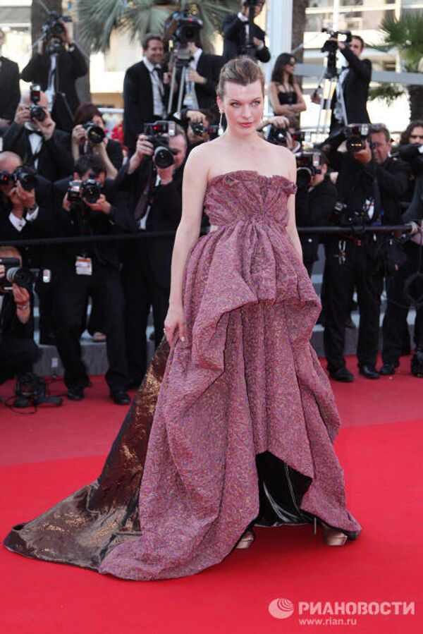 Milla Jovovich es una estrella hollywoodiense de origen ruso - Sputnik Mundo