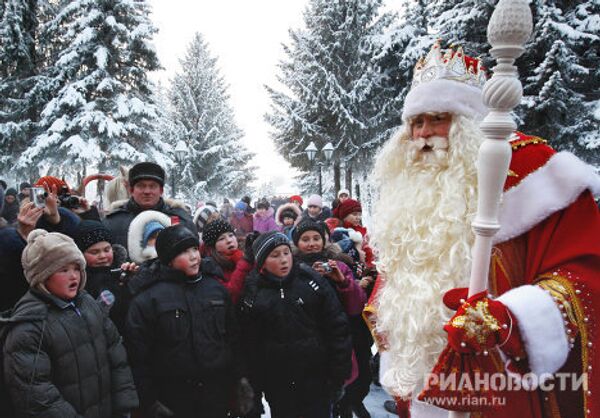 Reunión del Papá Noel ruso con su colega tártaro - Sputnik Mundo