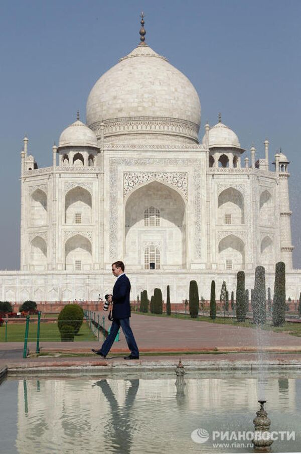Dmitri Medvédev visita Taj Mahal y Bollywood - Sputnik Mundo