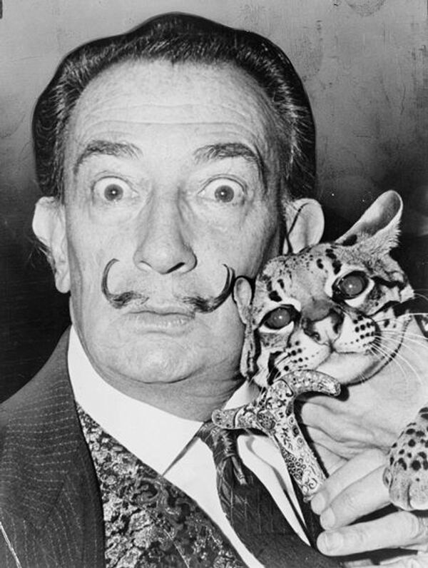 Salvador Dalí - Sputnik Mundo