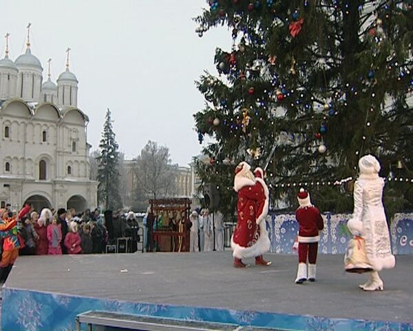 Died Moroz enciende el Árbol de Año Nuevo del Kremlin - Sputnik Mundo