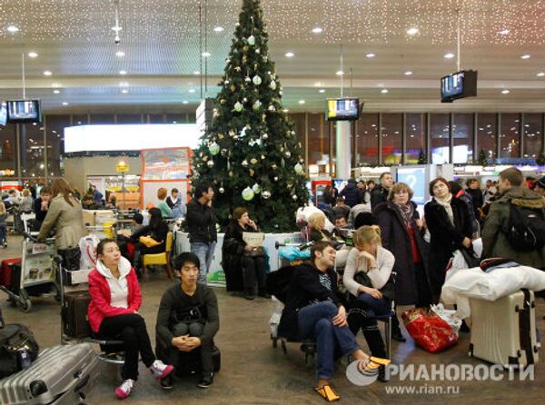 Pasajeros atrapados en el aeropuerto internacional Sheremétievo de Moscú  - Sputnik Mundo