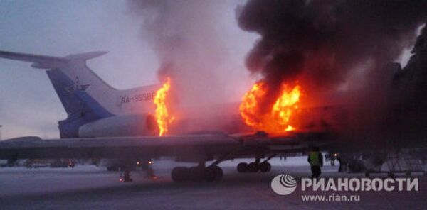Incendio de un avión en Siberia causa tres muertos y decenas de heridos - Sputnik Mundo