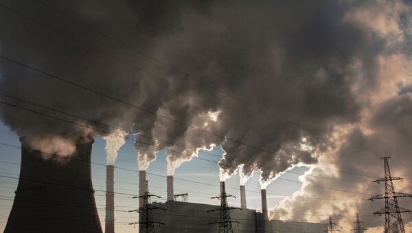 Casi 20 millones de toneladas de agentes tóxicos contaminan cada año medio ambiente en Rusia - Sputnik Mundo