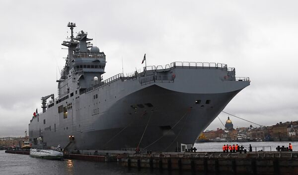 Francia pone en quilla el segundo buque de la clase 'Mistral' para Rusia - Sputnik Mundo
