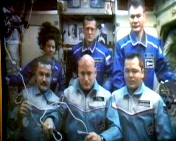 Putin conversa con la tripulación de la ISS durante una videoconferencia - Sputnik Mundo