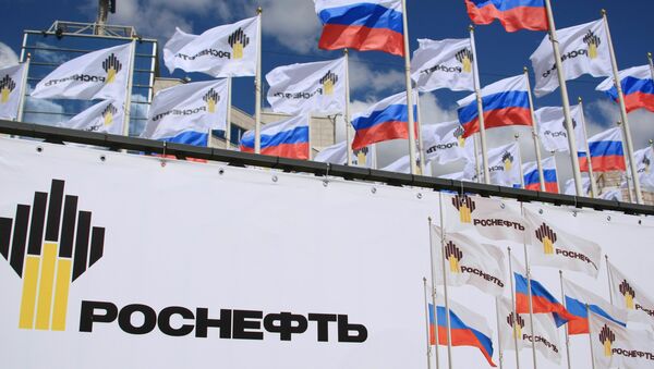Petrolera rusa Rosneft pacta alianza estratégica con estadounidense ExxonMobil - Sputnik Mundo