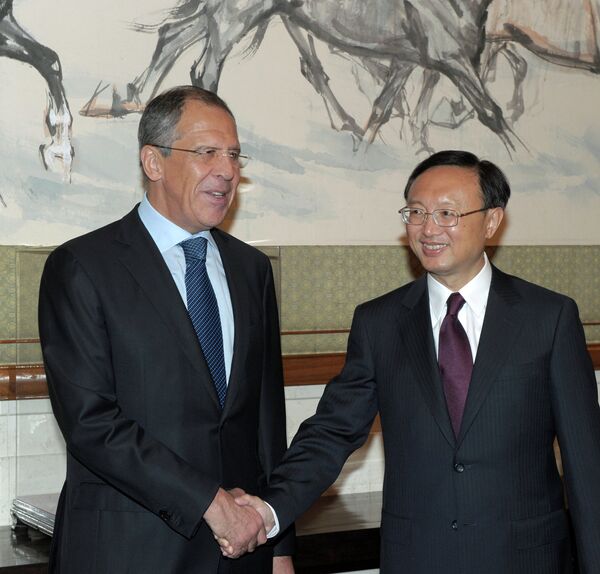 El ministro de Relaciones Exteriores de Rusia Serguéi Lavrov y su colega de China, Yang Jiechi  - Sputnik Mundo